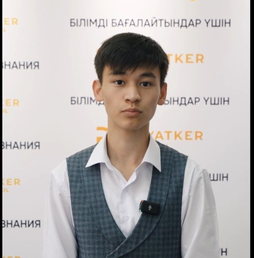 Зияткер - білім мектебінің парламент мүшелерінің ант қабылдауы.