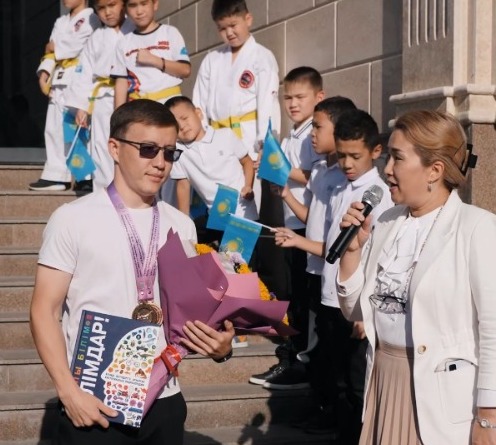 Таэквондо үйірмесінің жетекшісі Жұмабаев Омар Дәулетбайұлының, Европа чемпионы болып оралуы