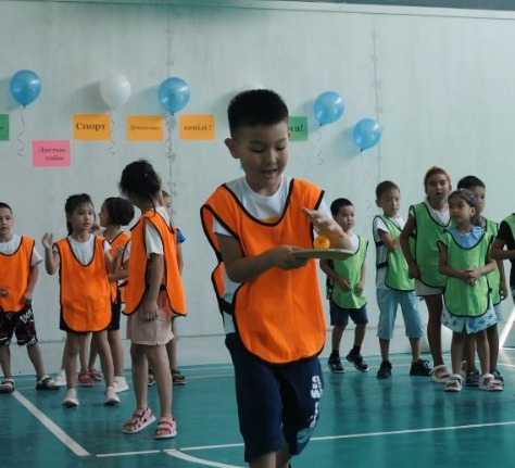 Жазғы балалар лагерінен қысқаша үзінді.