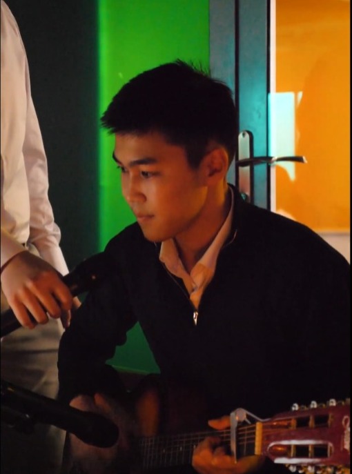 11-сынып оқушыларының ұйымдастырылуымен "Acoustic Night" кеші